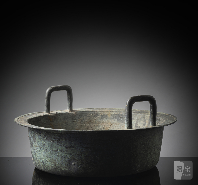 A bronze basin with relief and engraved decoration of fishes around a 'yin yang' symbol - 图2